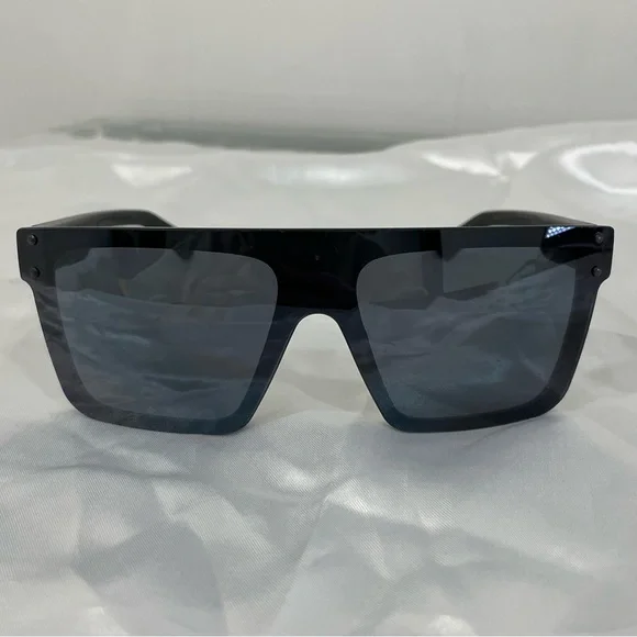 🩵6/$30 — Black Oversized Square Sunglasses - Picture 2 of 8
